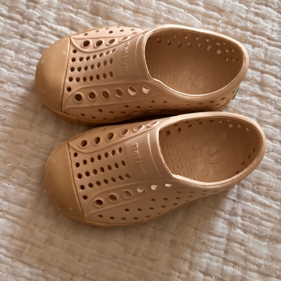 Native Muted Pink Shoes - Picture 1 of 5
